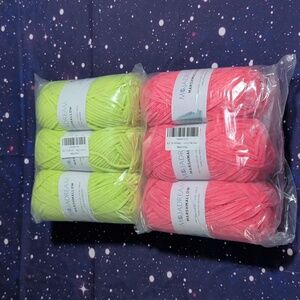 6 Brand New Skeins Mojadream Marshmallow Yarn 100% Polyester 💚 🩷 Smoke Free